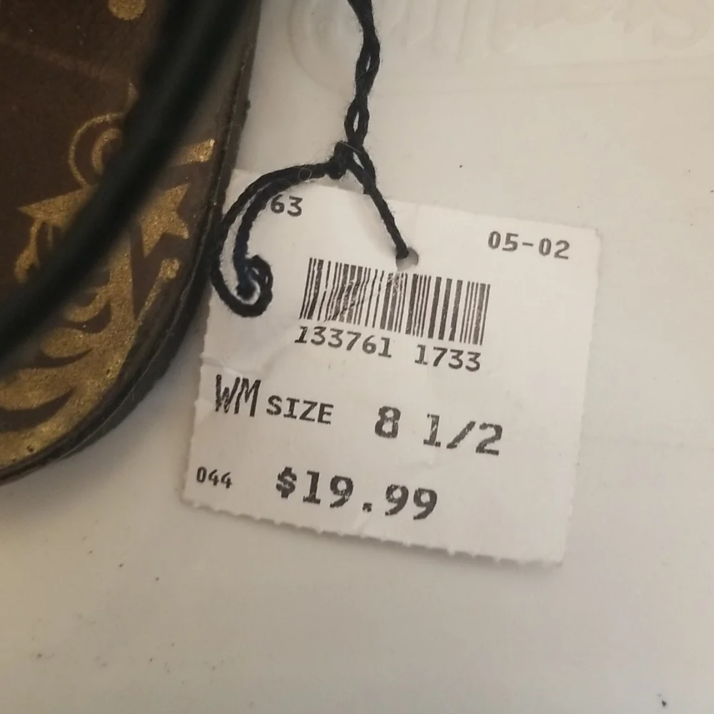 Sandals - Picture 2 of 3